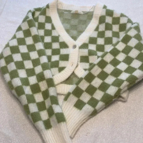 L.A. Hearts white/green checkered long sleeved short waisted two button sweater - Picture 2 of 7